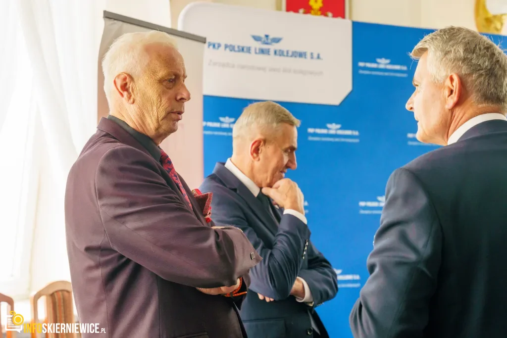 podpisania umowy na modernizację linii kolejowej nr 12 na odcinku Skierniewice – Czachówek Wschodni. (1 z 20)