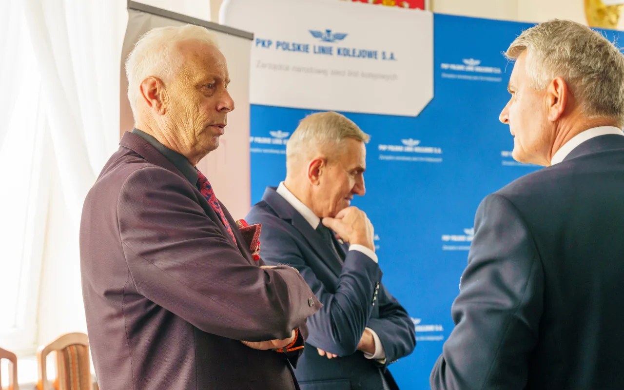 Rewolucja dla pasażerów ze Skierniewic i Mszczonowa! Pociągi wracają na tę trasę po 25 latach — zdjęcie 1 z 20