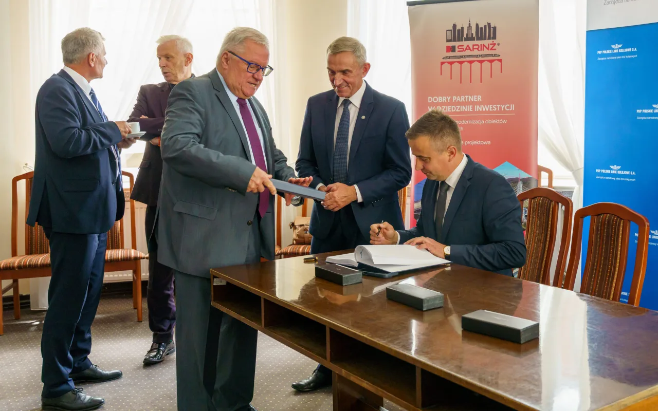 Rewolucja dla pasażerów ze Skierniewic i Mszczonowa! Pociągi wracają na tę trasę po 25 latach — zdjęcie 3 z 20