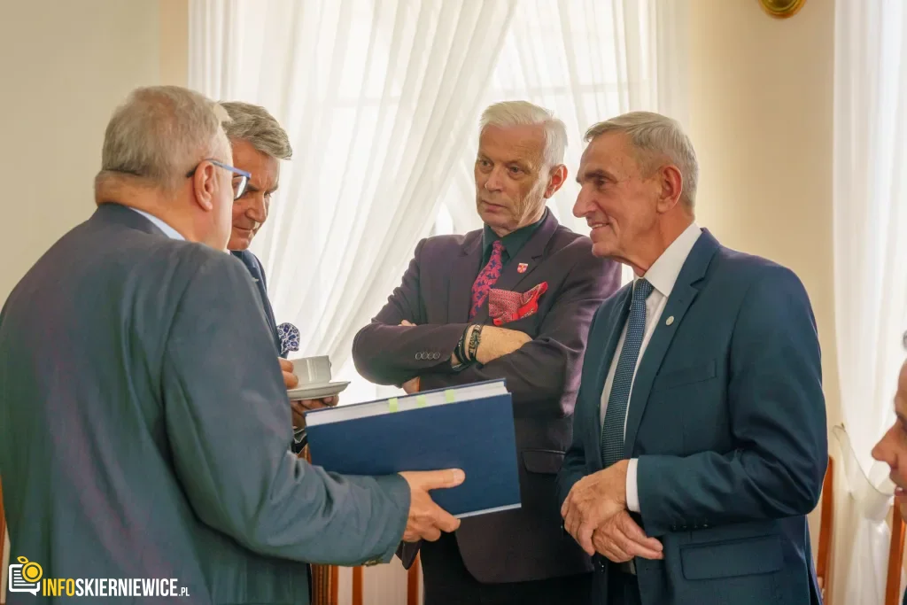Rewolucja Dla Pasażerów Ze Skierniewic I Mszczonowa! Pociągi Wracają Na Tę Trasę Po 25 Latach 04