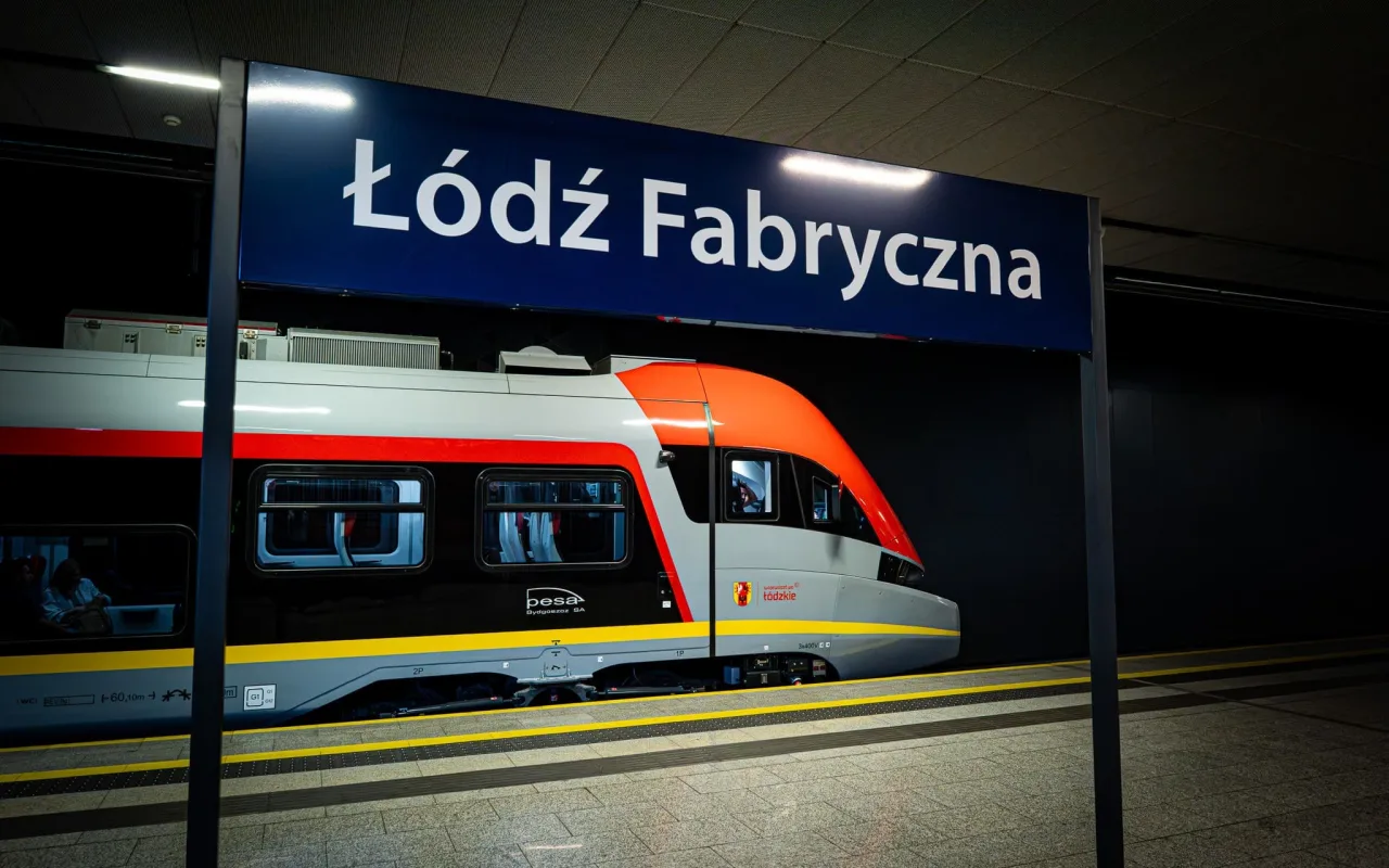 Nowe pociągi Pesa Elf 3.0 na torach. Mieszkańcy Skierniewic pojadą nimi jako pierwsi i to zupełnie za darmo! — zdjęcie 1 z 7