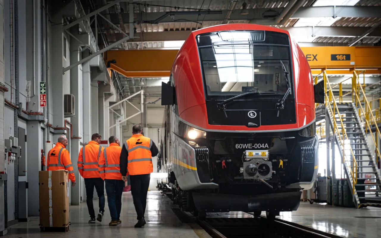 Nowe pociągi Pesa Elf 3.0 na torach. Mieszkańcy Skierniewic pojadą nimi jako pierwsi i to zupełnie za darmo! — zdjęcie 7 z 7