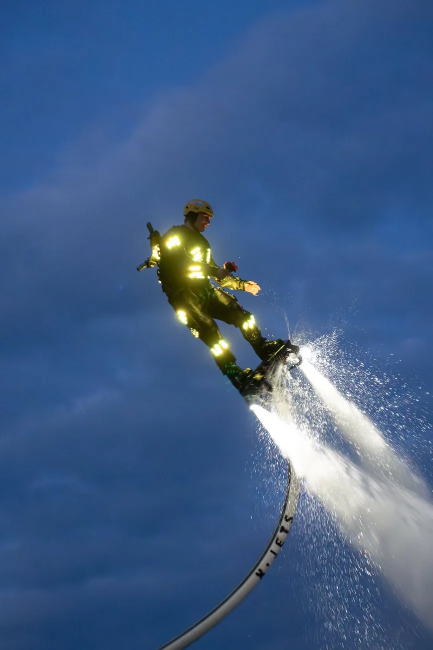 Spektakularny Flyboard i tłumy na plaży. Tak Skierniewice bawiły się nad Zalewem Zadębie 1 pokaz flyboard dyskoteka zalew zadebie skierniewice 18