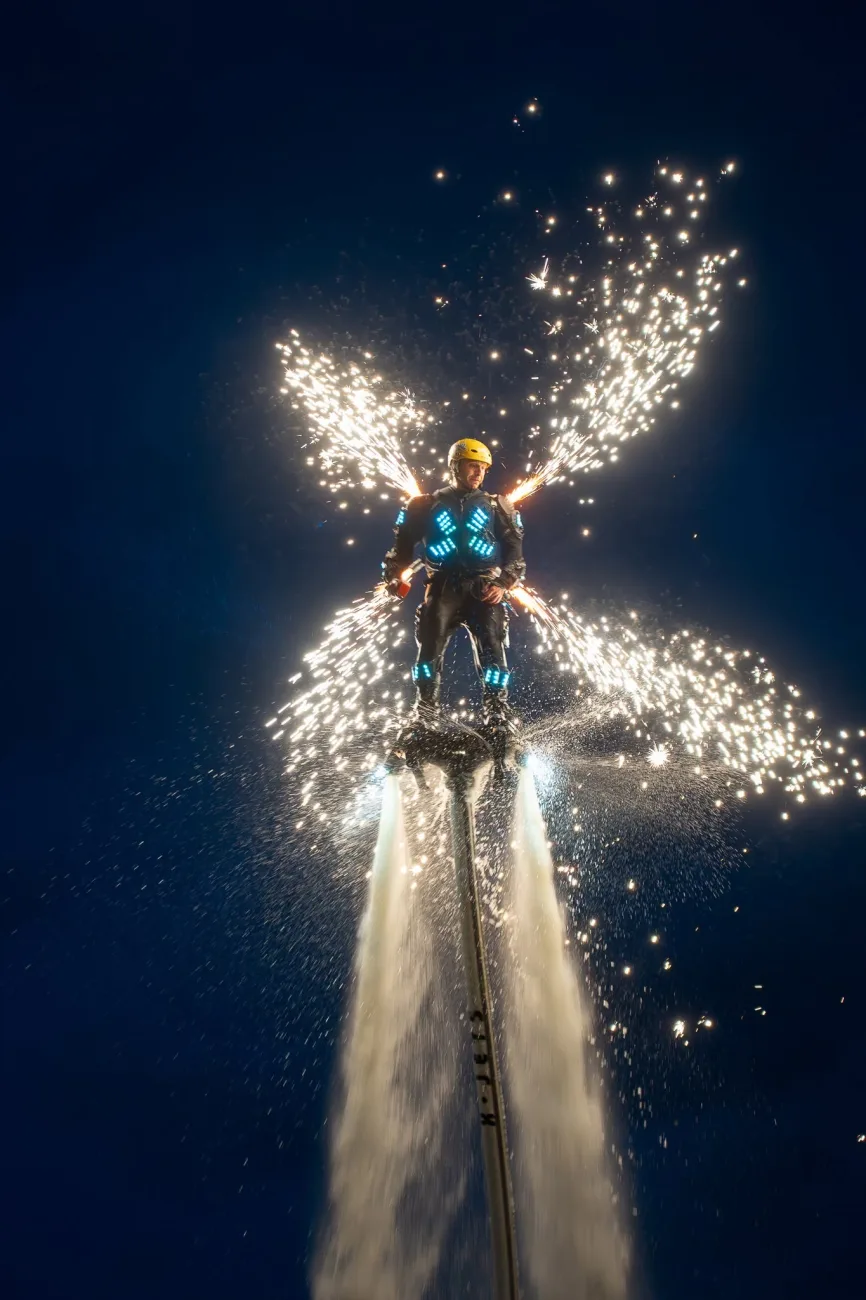 Spektakularny Flyboard i tłumy na plaży. Tak Skierniewice bawiły się nad Zalewem Zadębie 6 pokaz flyboard dyskoteka zalew zadebie skierniewice 31
