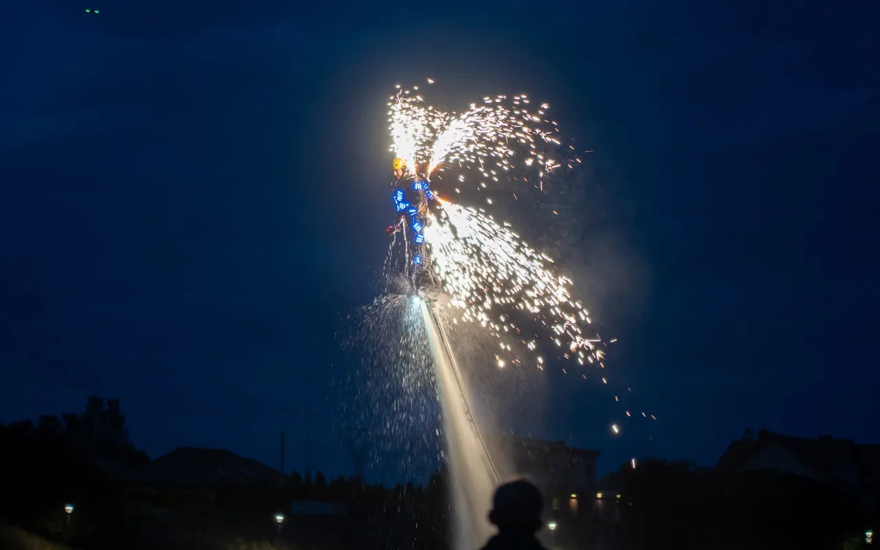 Spektakularny Flyboard i tłumy na plaży. Tak Skierniewice bawiły się nad Zalewem Zadębie — zdjęcie 41 z 70