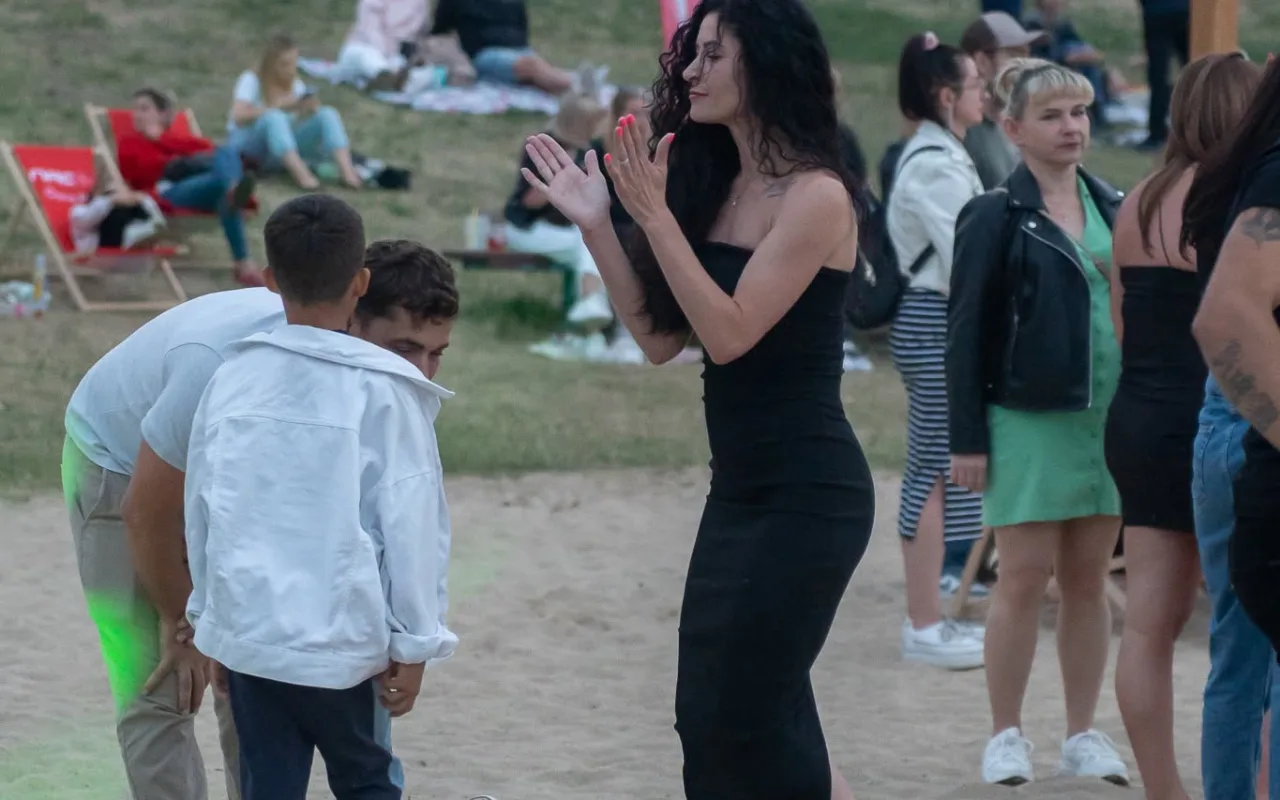 Spektakularny Flyboard i tłumy na plaży. Tak Skierniewice bawiły się nad Zalewem Zadębie — zdjęcie 42 z 70