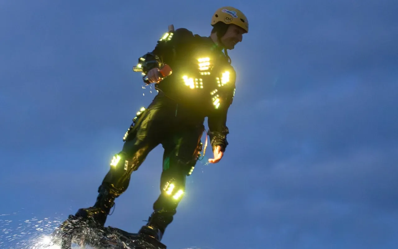 Spektakularny Flyboard i tłumy na plaży. Tak Skierniewice bawiły się nad Zalewem Zadębie — zdjęcie 44 z 70