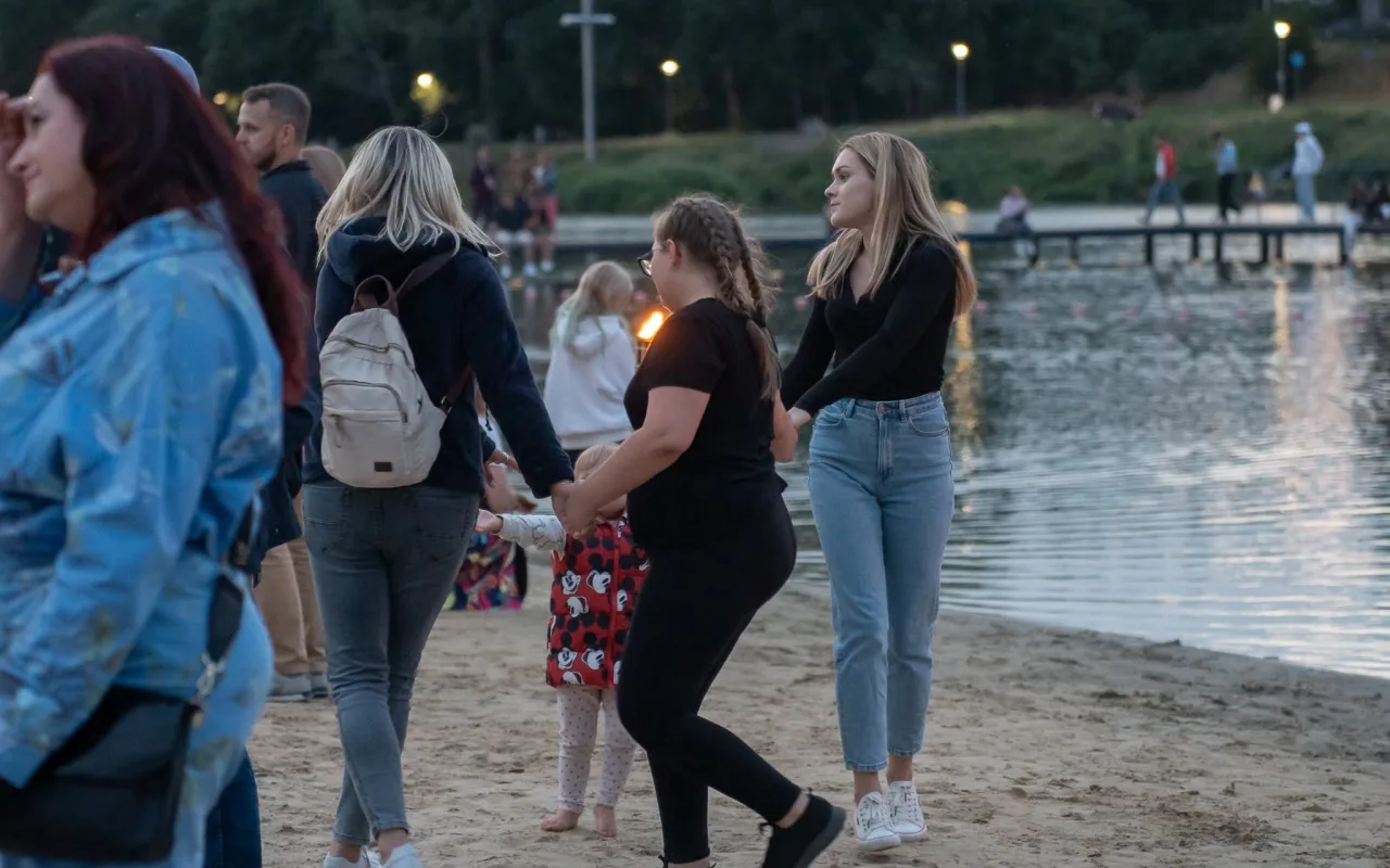 Spektakularny Flyboard i tłumy na plaży. Tak Skierniewice bawiły się nad Zalewem Zadębie — zdjęcie 49 z 70