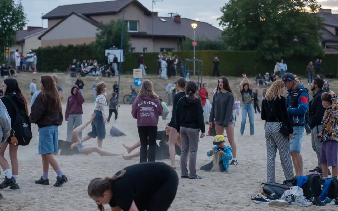 Spektakularny Flyboard i tłumy na plaży. Tak Skierniewice bawiły się nad Zalewem Zadębie — zdjęcie 54 z 70