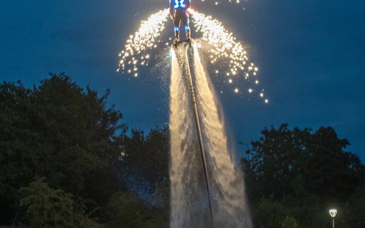 Spektakularny Flyboard i tłumy na plaży. Tak Skierniewice bawiły się nad Zalewem Zadębie — zdjęcie 63 z 70