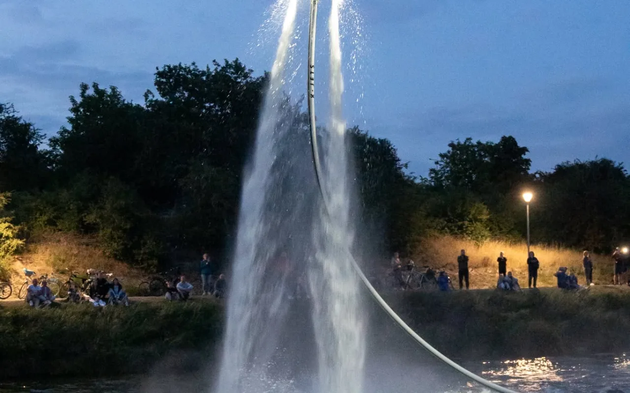 Spektakularny Flyboard i tłumy na plaży. Tak Skierniewice bawiły się nad Zalewem Zadębie — zdjęcie 67 z 70