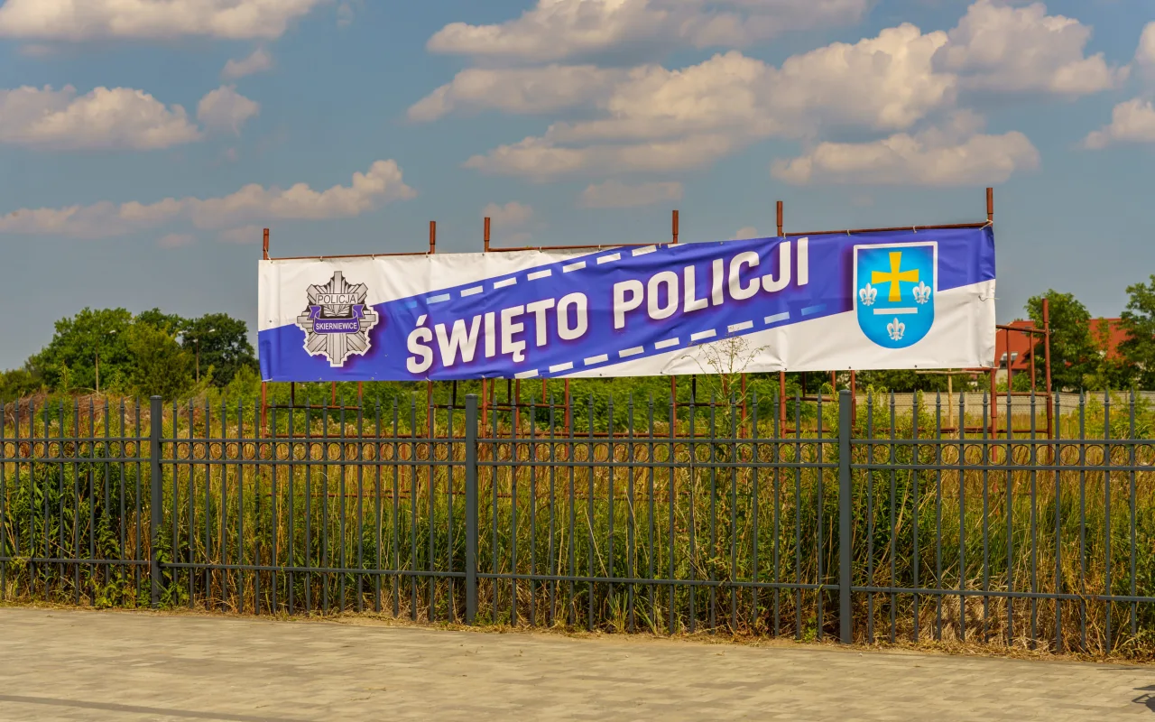 Święto Policji w Skierniewicach 2026. Awanse, odznaczenia i podziękowania za służbę — zdjęcie 17 z 57