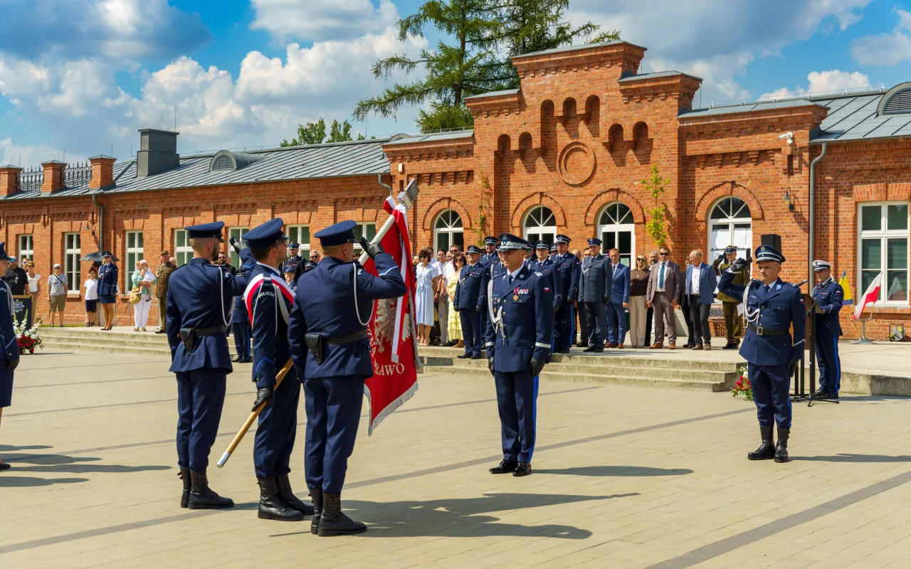 Święto Policji w Skierniewicach 2026. Awanse, odznaczenia i podziękowania za służbę — zdjęcie 18 z 57