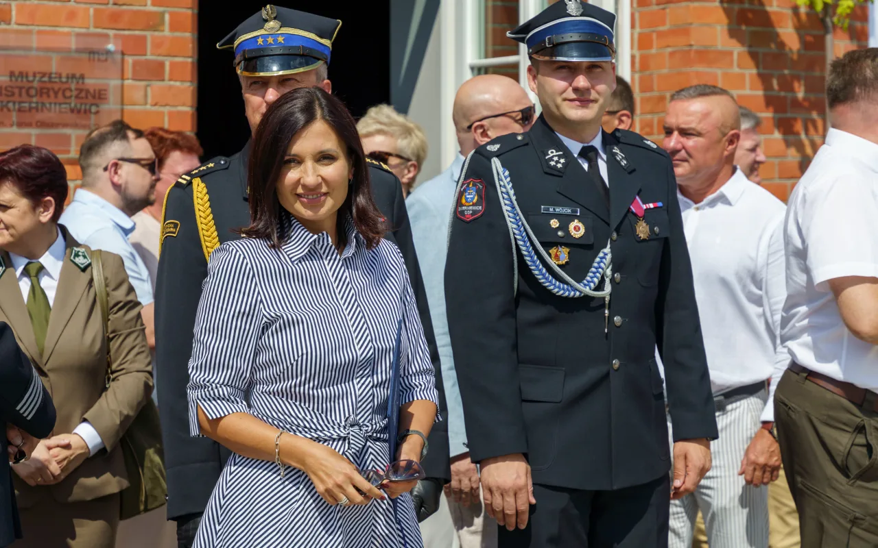 Święto Policji w Skierniewicach 2026. Awanse, odznaczenia i podziękowania za służbę — zdjęcie 2 z 57