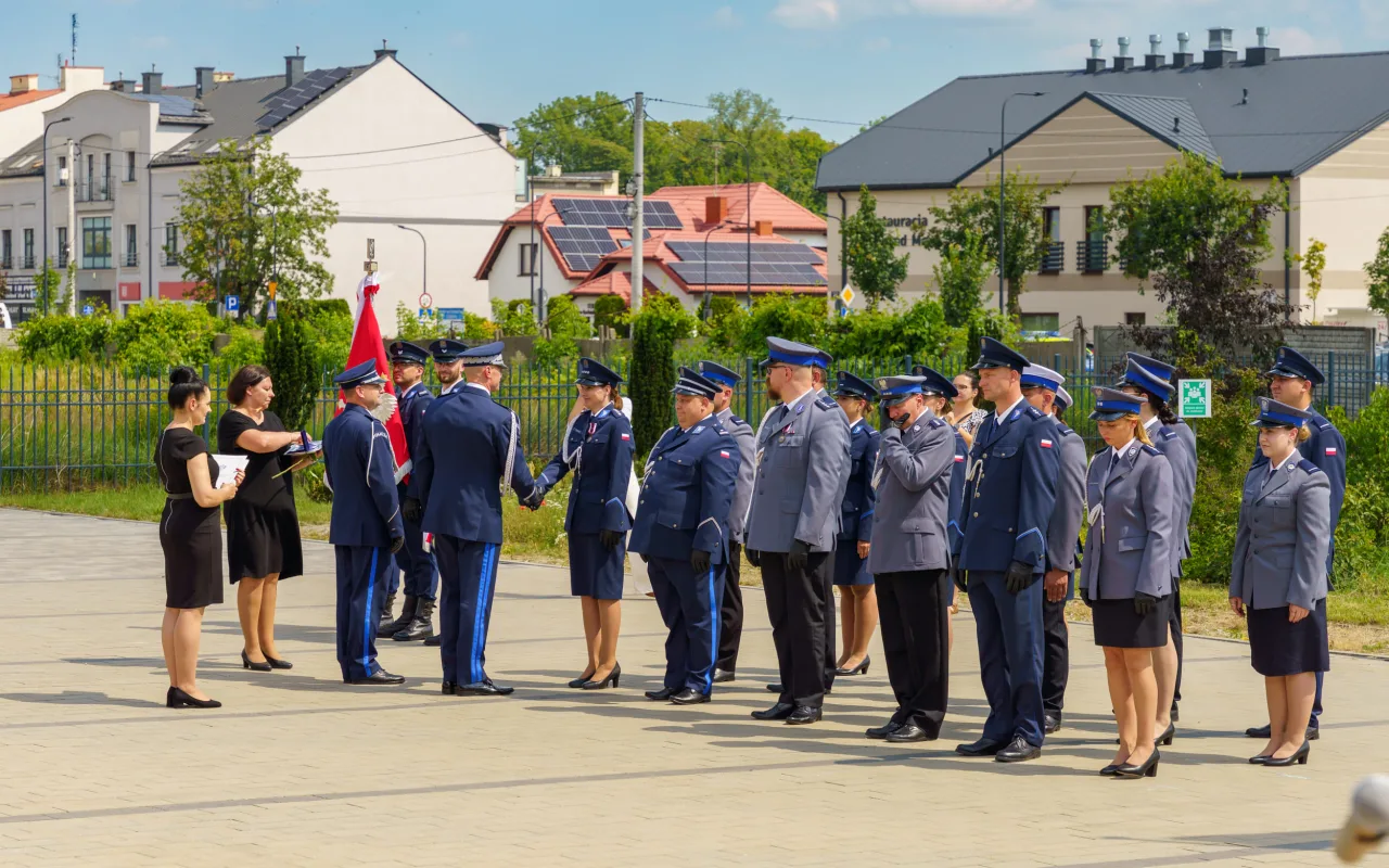 Święto Policji w Skierniewicach 2026. Awanse, odznaczenia i podziękowania za służbę — zdjęcie 37 z 57