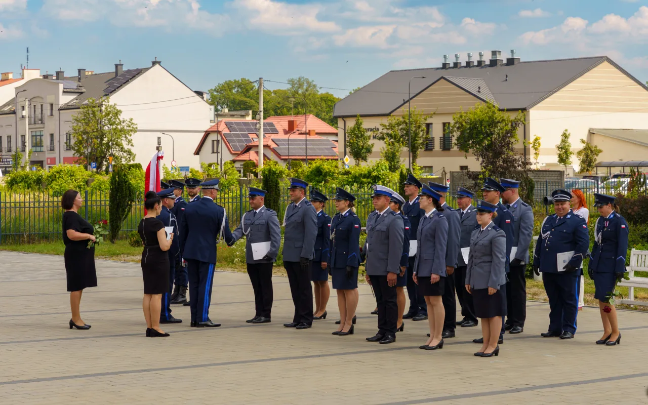 Święto Policji w Skierniewicach 2026. Awanse, odznaczenia i podziękowania za służbę — zdjęcie 38 z 57