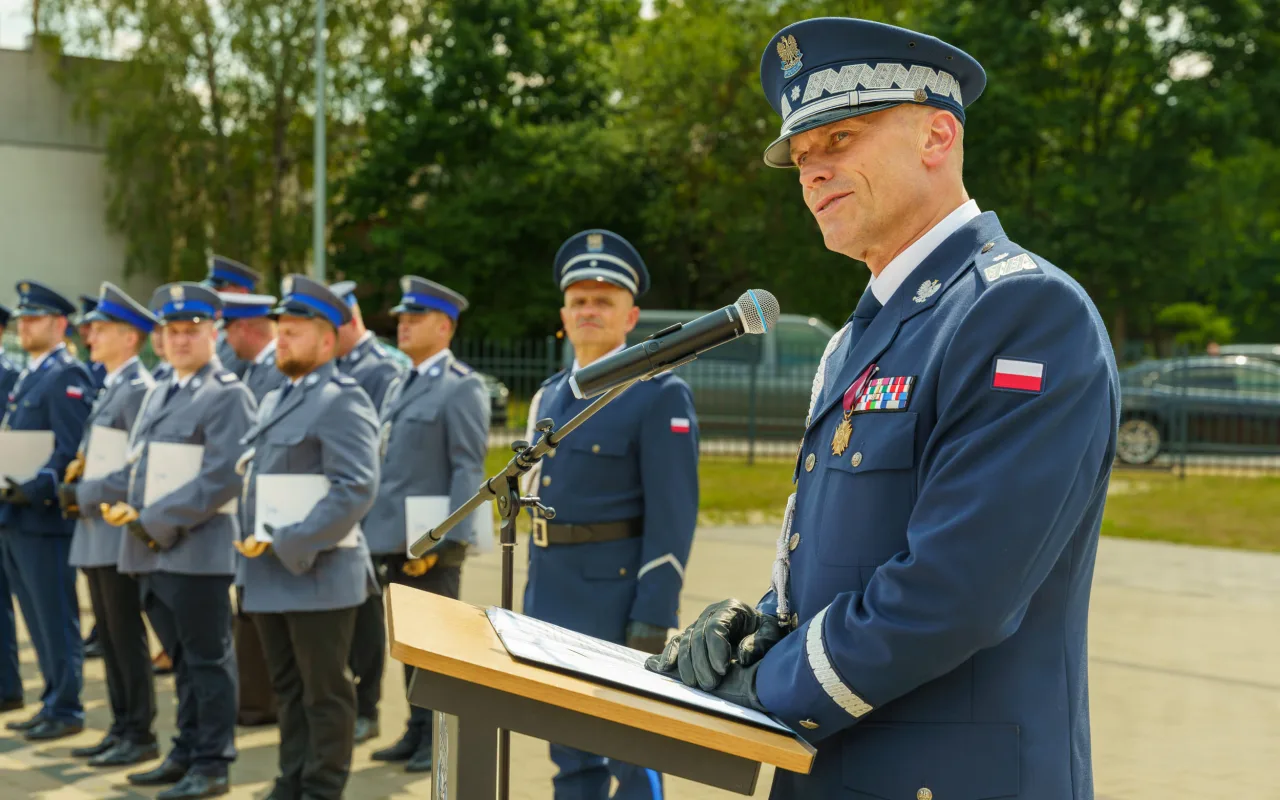 Święto Policji w Skierniewicach 2026. Awanse, odznaczenia i podziękowania za służbę — zdjęcie 43 z 57