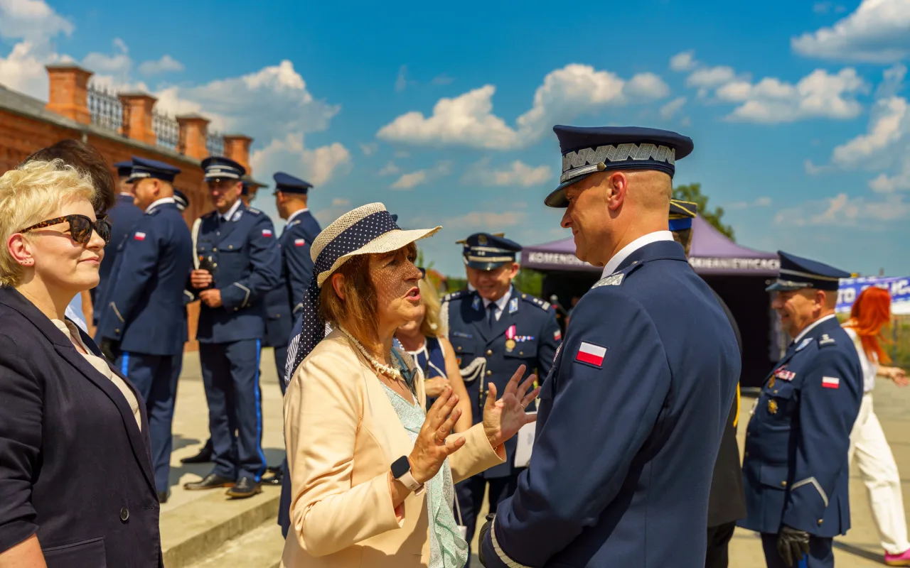 Święto Policji w Skierniewicach 2026. Awanse, odznaczenia i podziękowania za służbę — zdjęcie 53 z 57